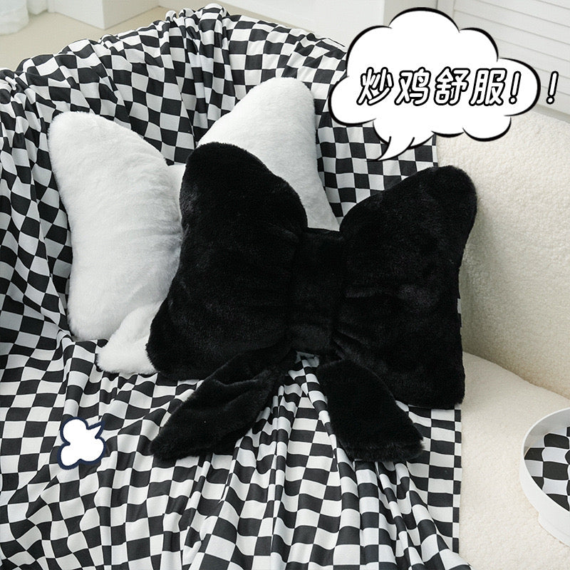 The Bow Pillow